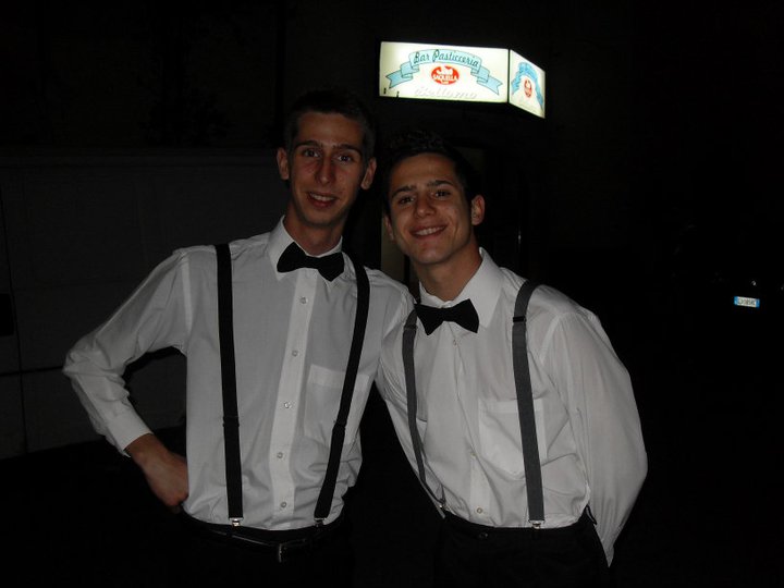 Un viaggio nella memoria e nell’amicizia.
L’album fotografico degli IPSARini di Villa Santa Maria raccoglie volti, classi, eventi e ricordi di chi ha condiviso anni di studio, lavoro e passione tra i banchi dell’Istituto Alberghiero.
📚 Dai laboratori di cucina alle sale del servizio, dalle gite scolastiche ai concorsi, ogni foto racconta una storia fatta di impegno, sorrisi e sogni diventati mestiere.
👨‍🍳👩‍🍳 Un modo per ritrovarsi, riconoscersi e dire ancora una volta: una scuola, mille destini.

📬 Contribuisci anche tu: invia le tue foto (con anno, classe ed evento) a [la tua email].
🔒 Per la rimozione di una foto scrivi a [la tua email].
Album in continuo aggiornamento.